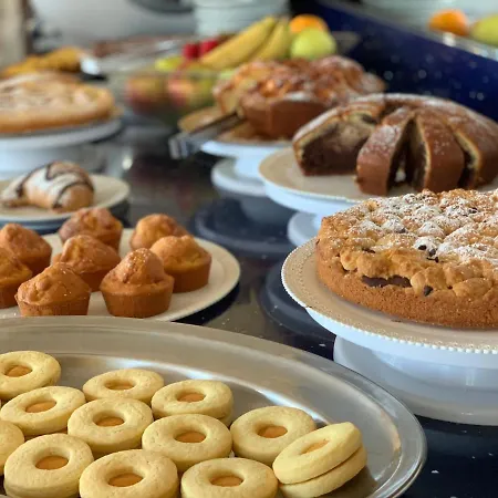 Alexander فندق *