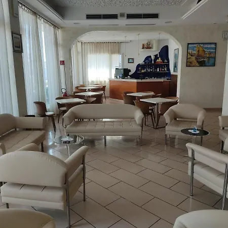 Alexander Hotel *