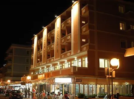 Alexander Hotel *