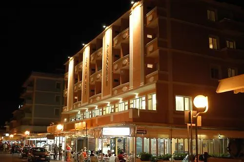 Alexander Hotel *