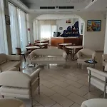 Alexander Hotel *